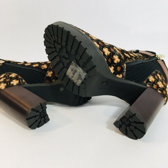 Antonio Melani Women’s Sz 6M Ankle Booties Printed Calf Hair Lug Sole Lace/Zip - Picture 5 of 11